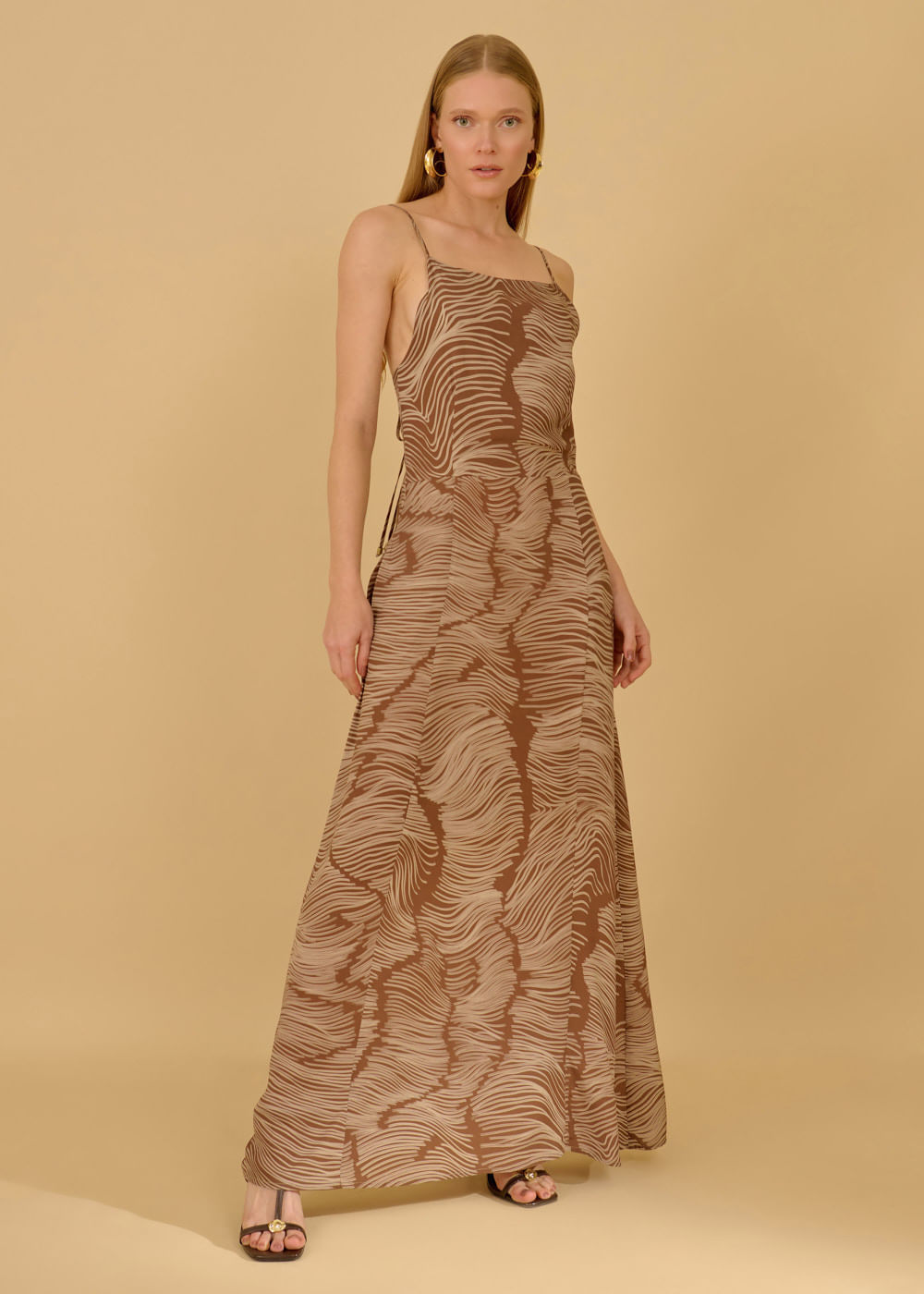 53.50.3609ARN VESTIDO LONGO DECOTE RETO ESTAMPA WAVES CHARM