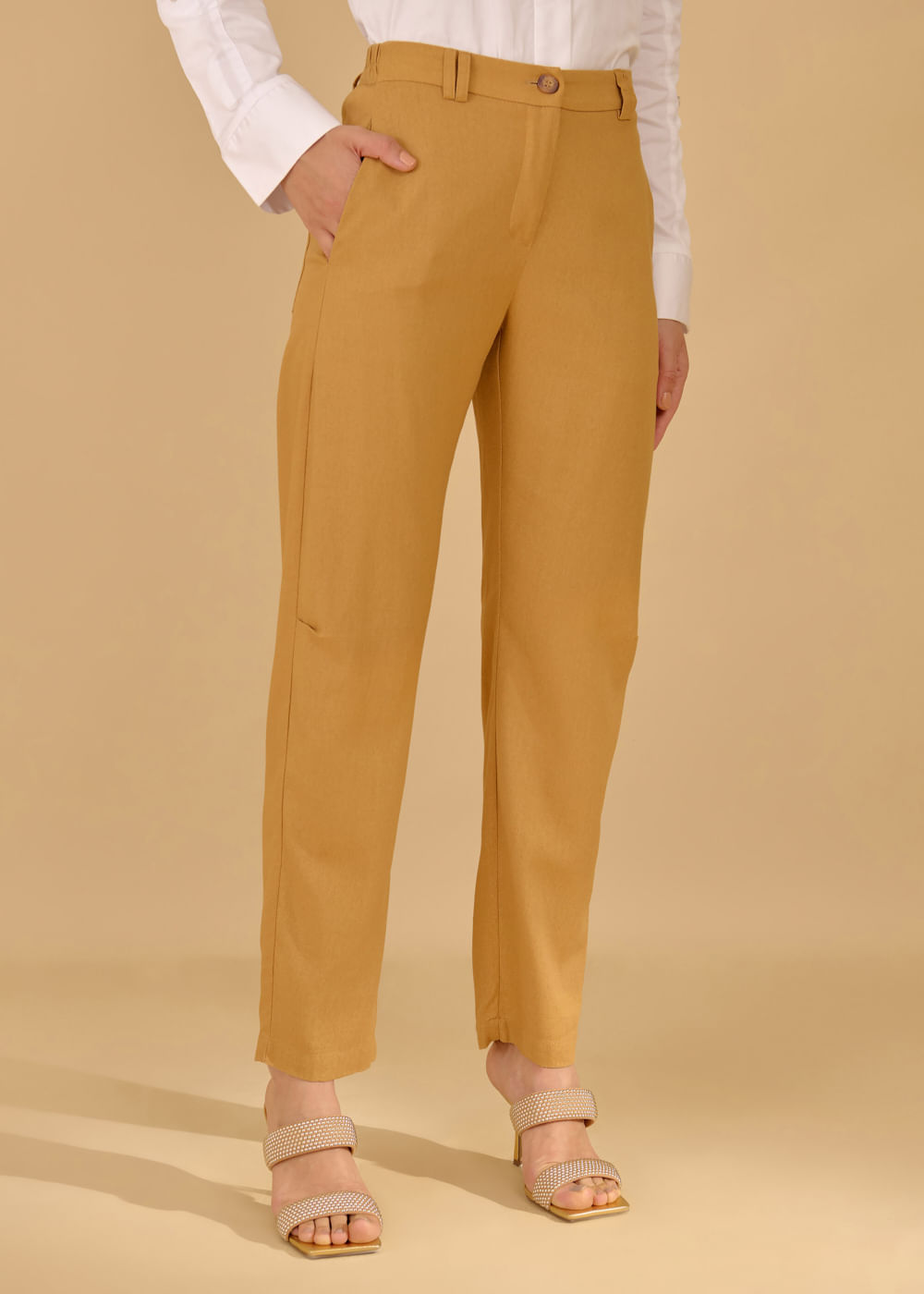 52.10.3603CLI CALÇA RETA DETALHES PREGAS