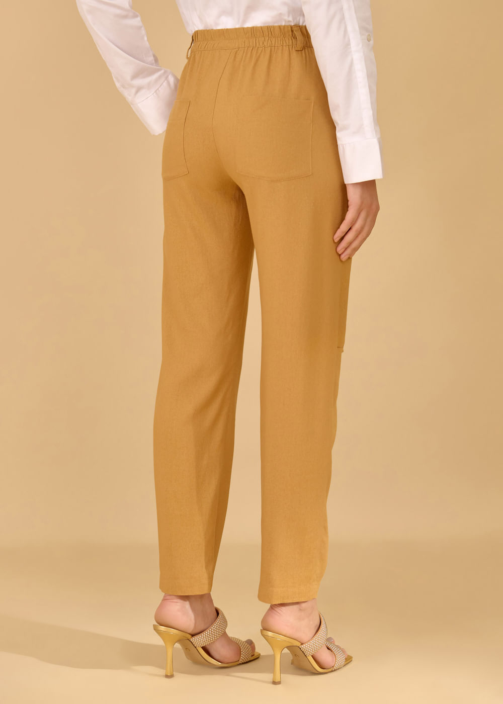 52.10.3603CLI CALÇA RETA DETALHES PREGAS