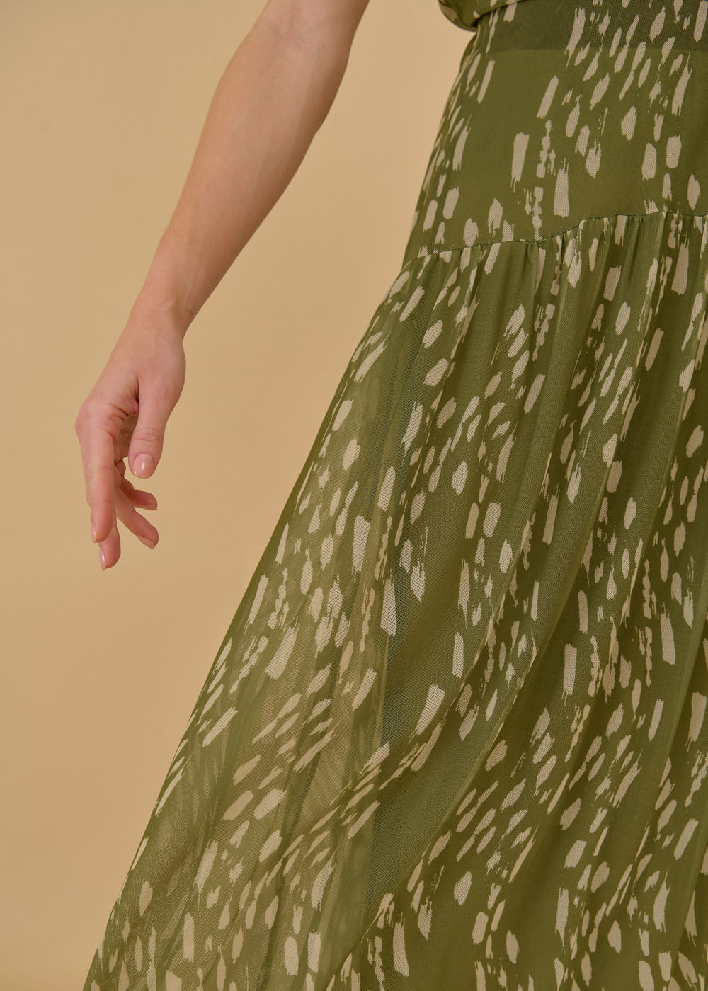 64.20.3601EST SAIA MIDI TULE ESTAMPA GREEN BRUSHES