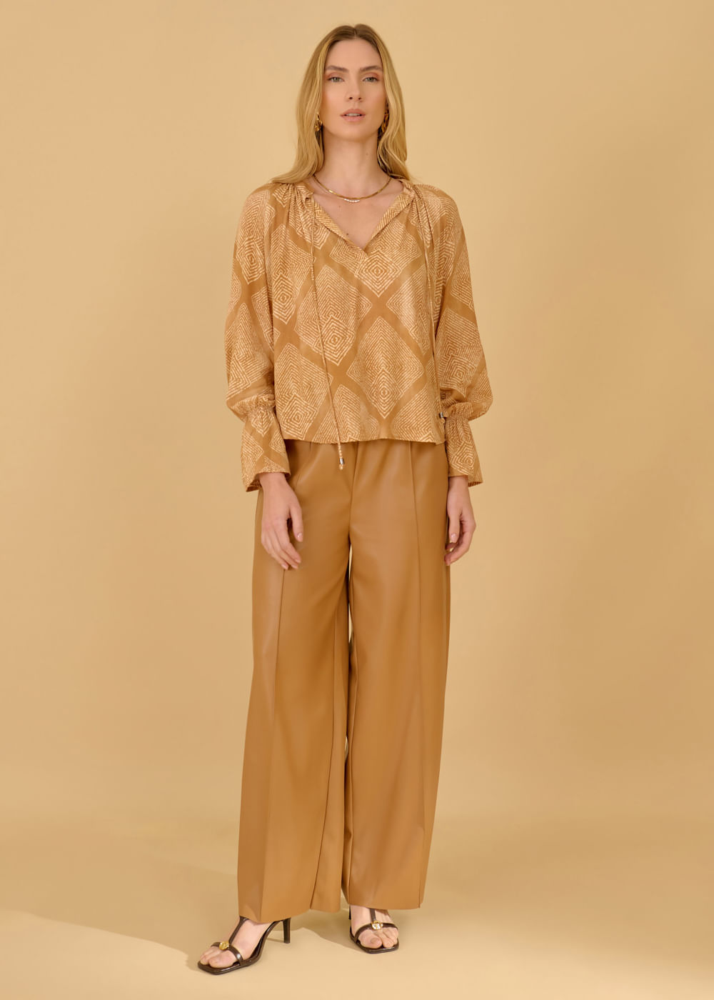 32.20.3604CLI CALÇA RETA PU CÓS COM ELASTICO