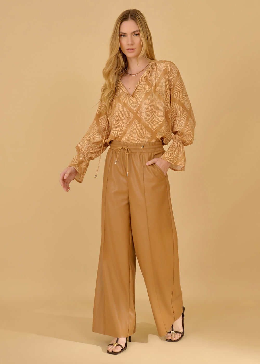 32.20.3604CLI CALÇA RETA PU CÓS COM ELASTICO