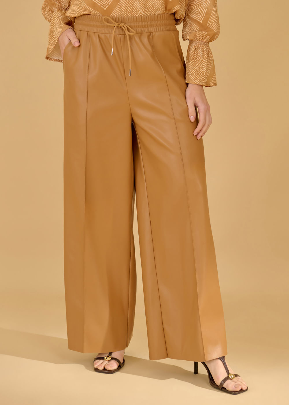32.20.3604CLI CALÇA RETA PU CÓS COM ELASTICO