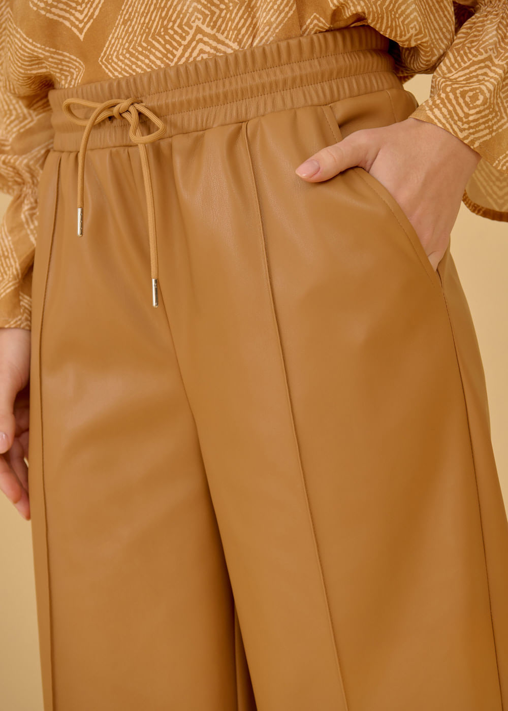 32.20.3604CLI CALÇA RETA PU CÓS COM ELASTICO