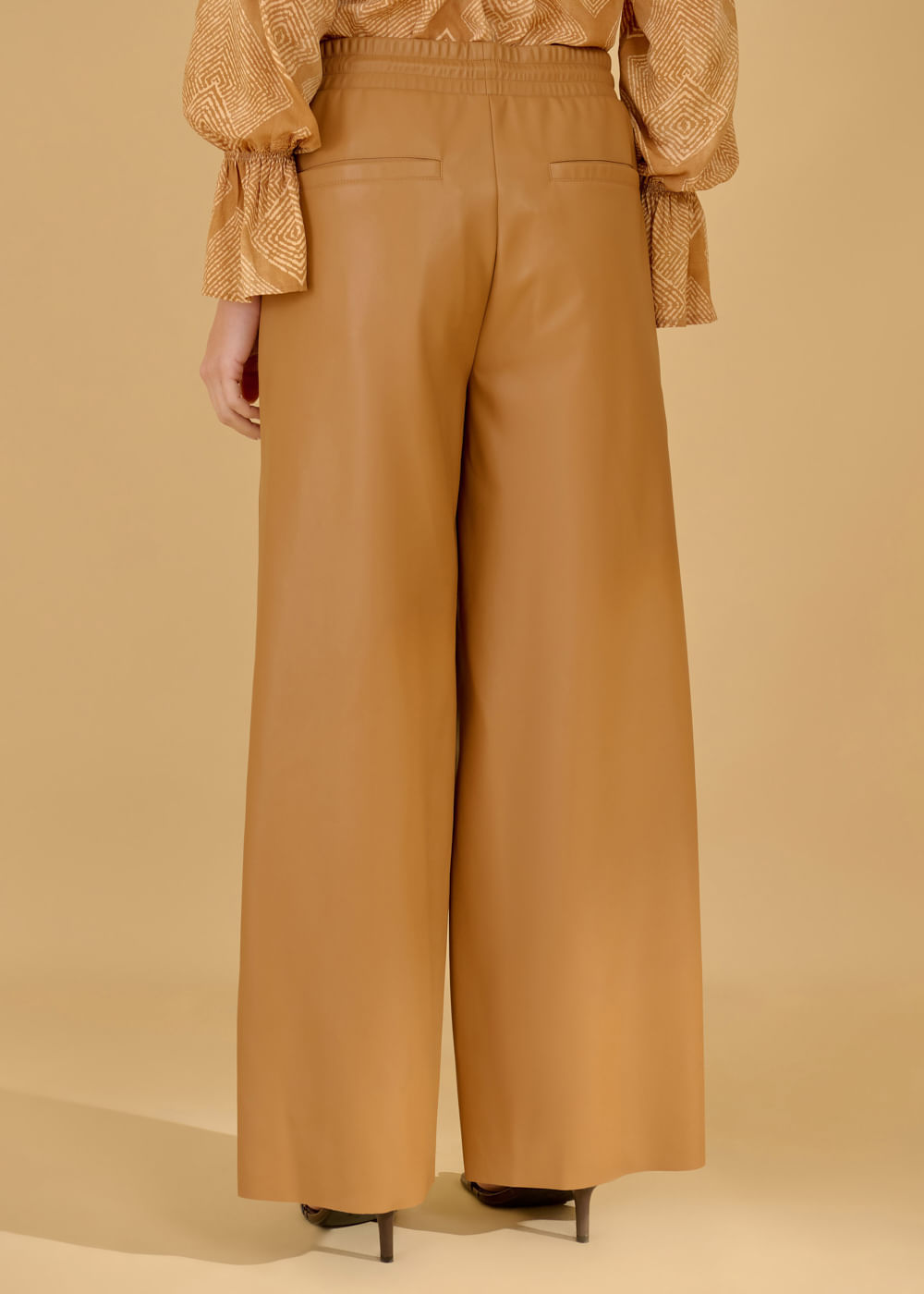 32.20.3604CLI CALÇA RETA PU CÓS COM ELASTICO