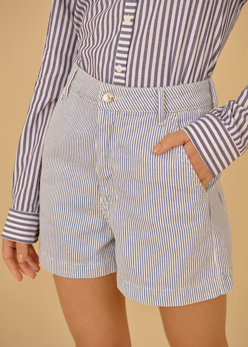 14.10.3602LIS SHORTS SARJA LISTRADO