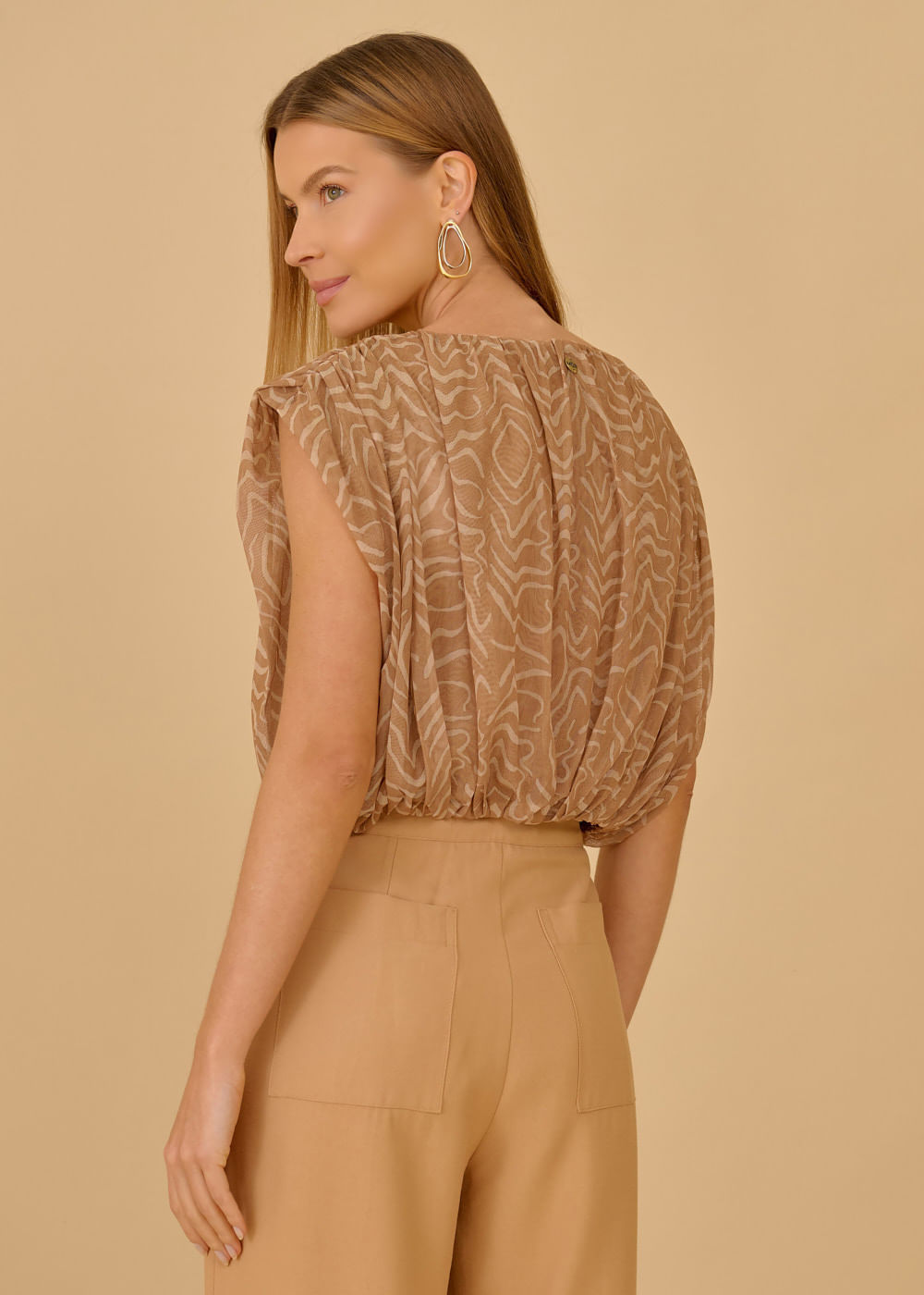 69.60.3604EST CROPPED  TULE OMBRO FRANZIDO ESTAMPA EL PARAÍSO