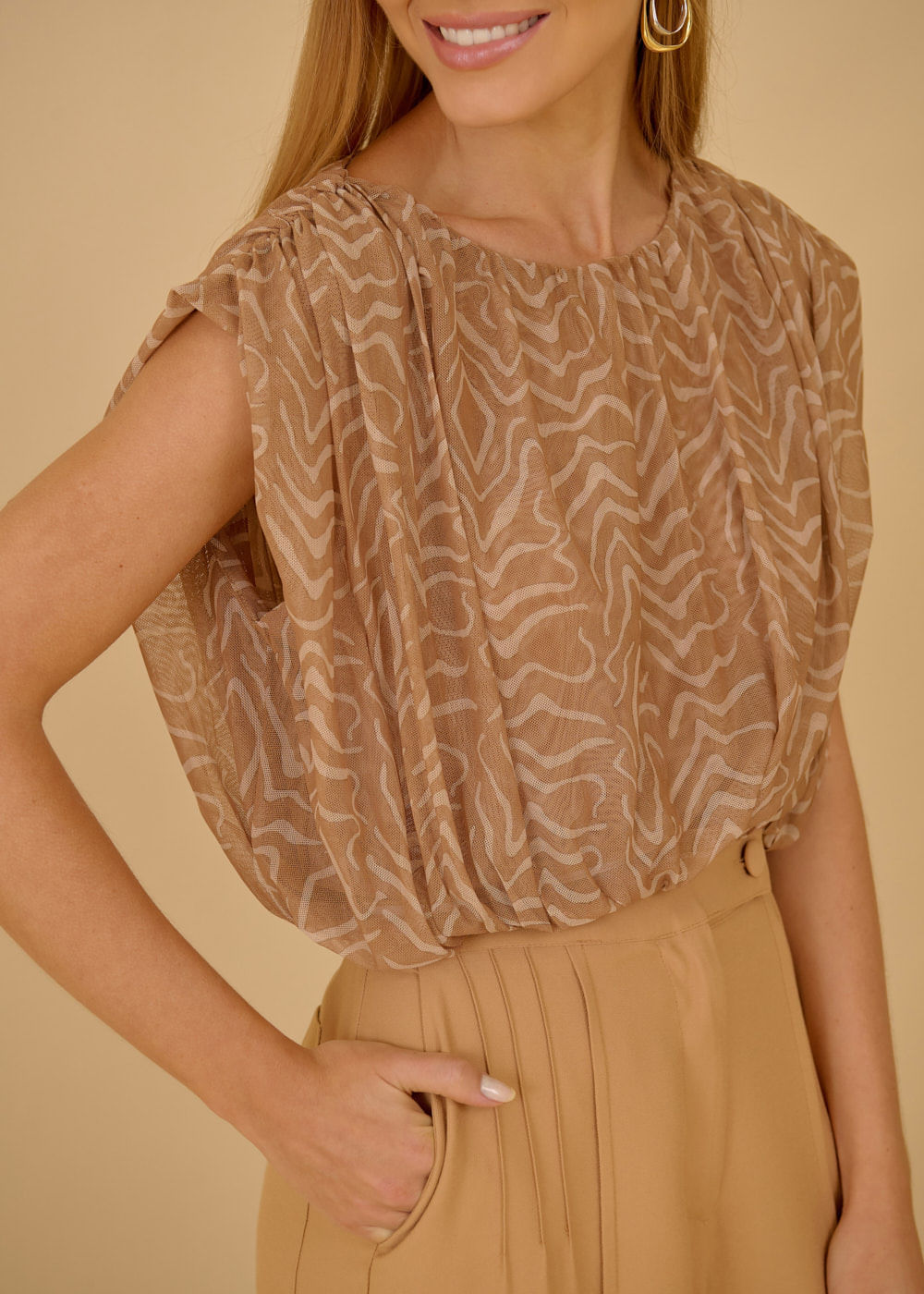 69.60.3604EST CROPPED  TULE OMBRO FRANZIDO ESTAMPA EL PARAÍSO