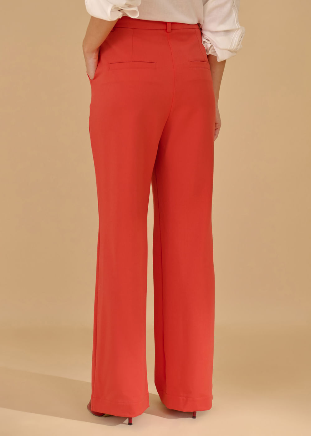 22.21.3607VMT CALÇA ALFAIATARIA RETA DETALHE NERVURA