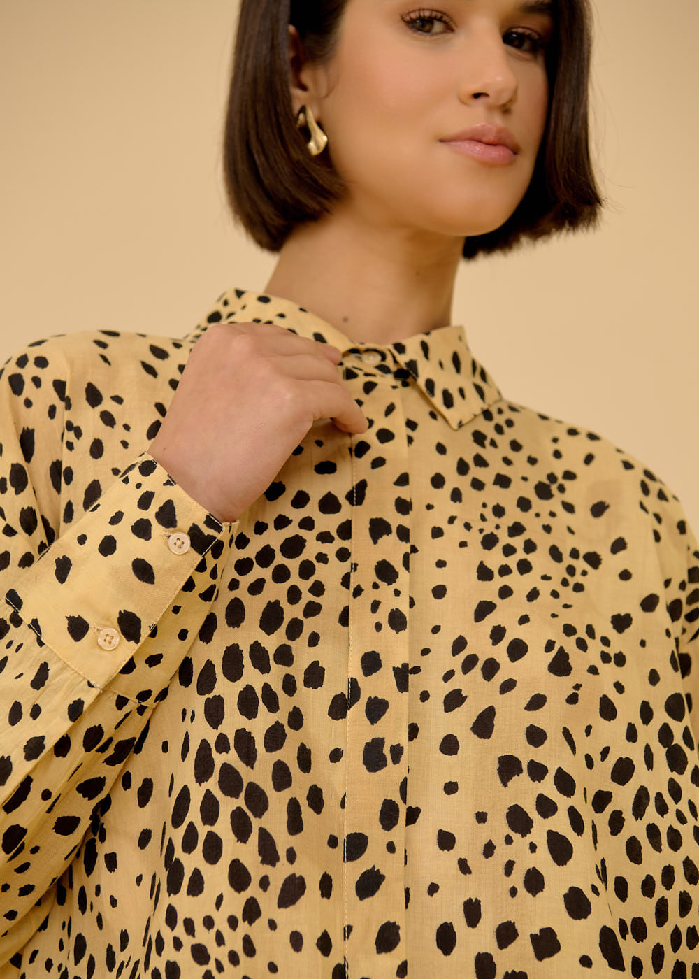 55.20.3602EST CAMISA OVER M/G LONGA ESTAMPA LEOPARDO