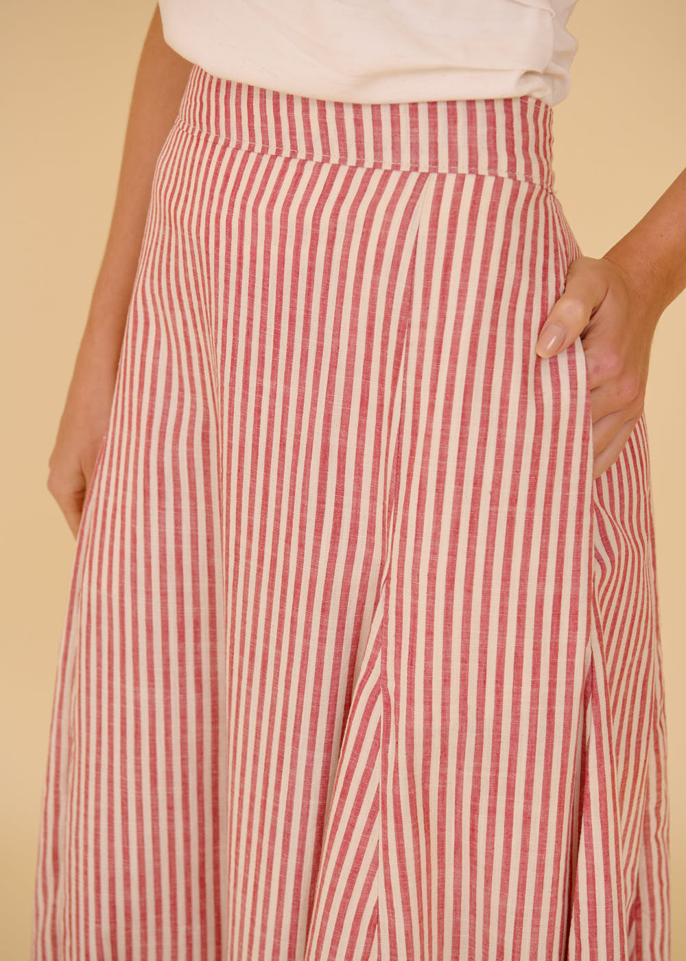 14.60.3603LIS SAIA LONGUETE LISTRADA COM RECORTES