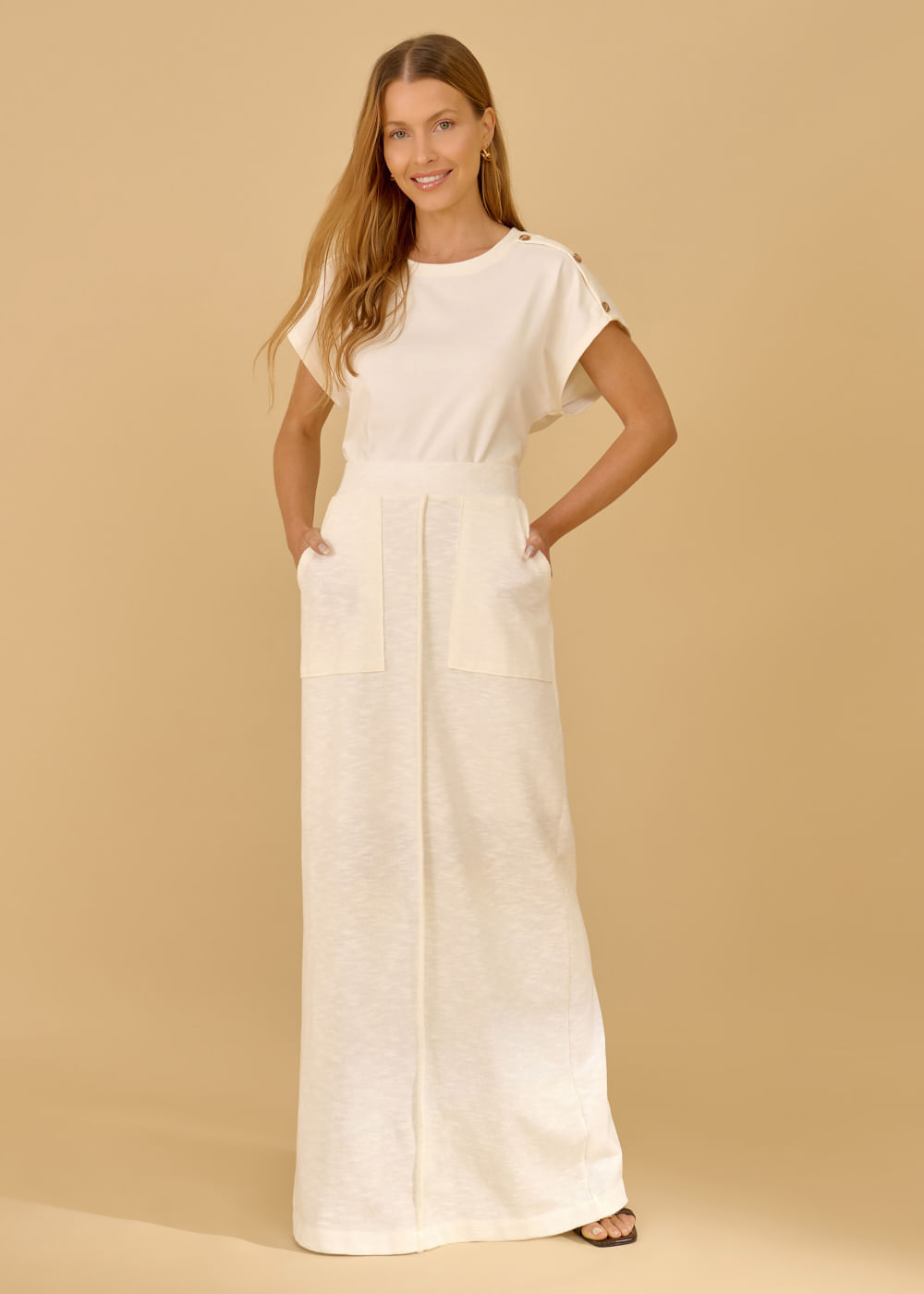 67.40.3604OFW BLUSA LISA COM BOTÕES APLICADOS NAS MANGAS