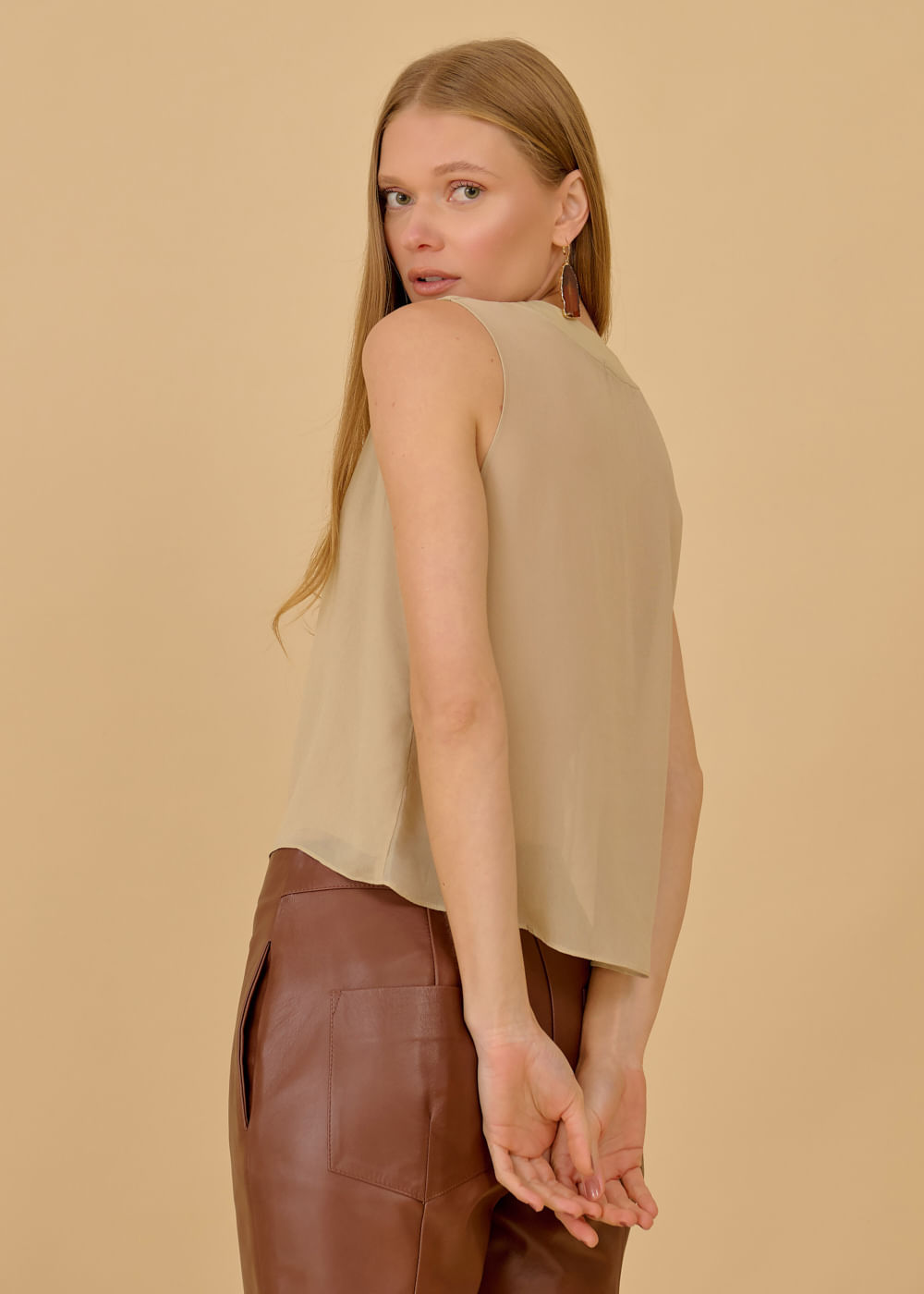 58.40.3602ARE REGATA RETA COM DECOTE ACETINADO - HIGHLINE