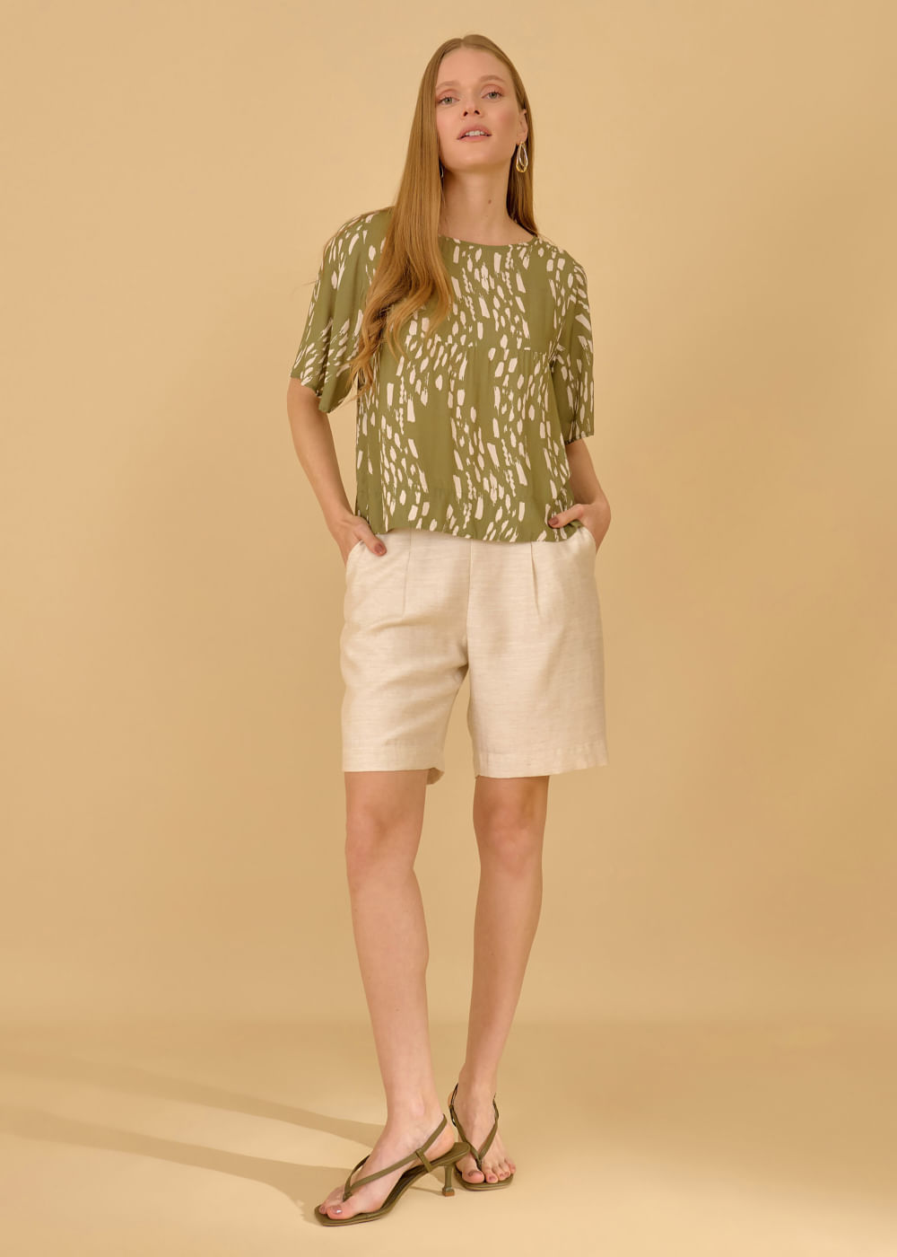 57.20.3604EST BLUSA M/C ESTAMPA GREEN BRUSHES