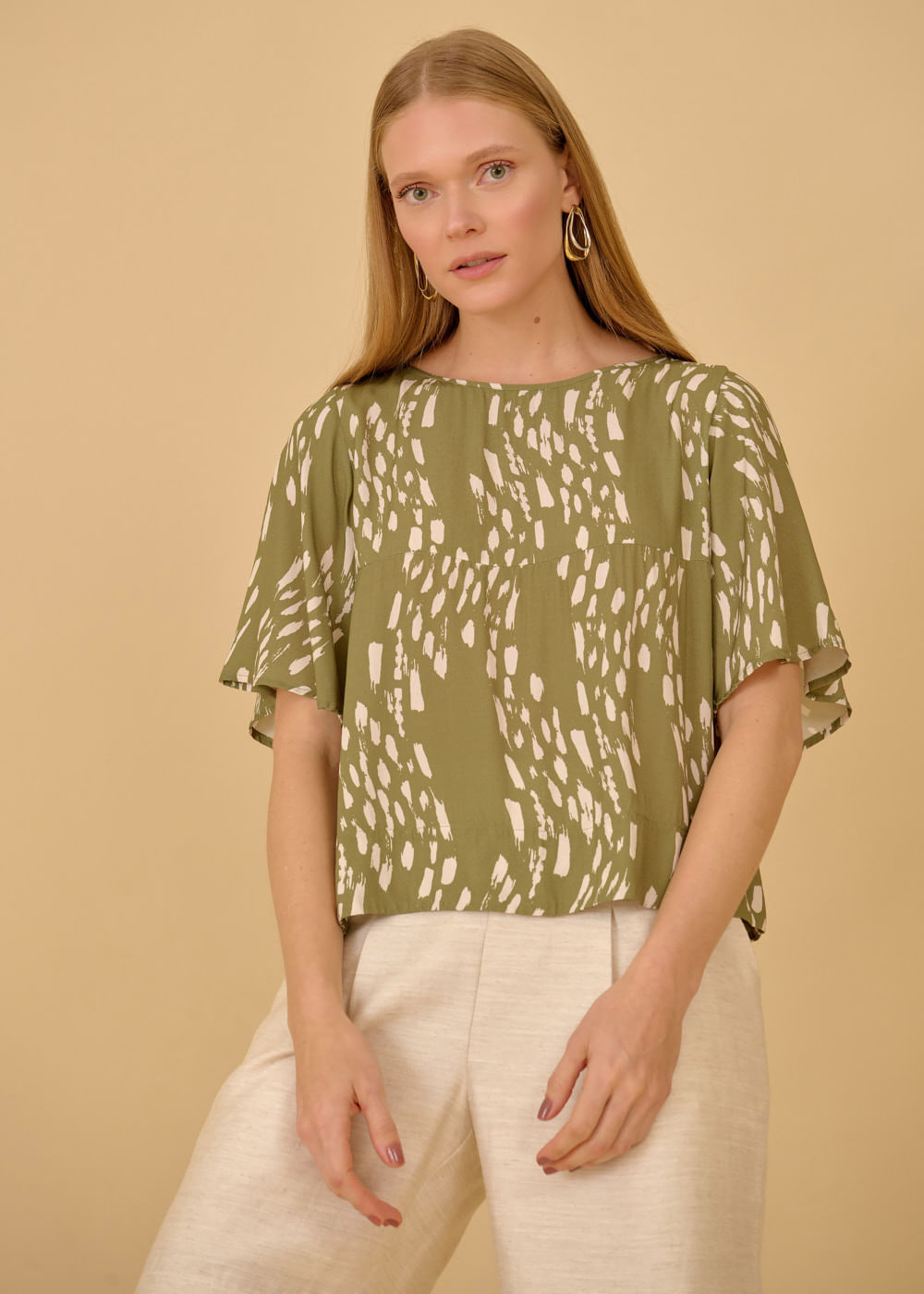 57.20.3604EST BLUSA M/C ESTAMPA GREEN BRUSHES