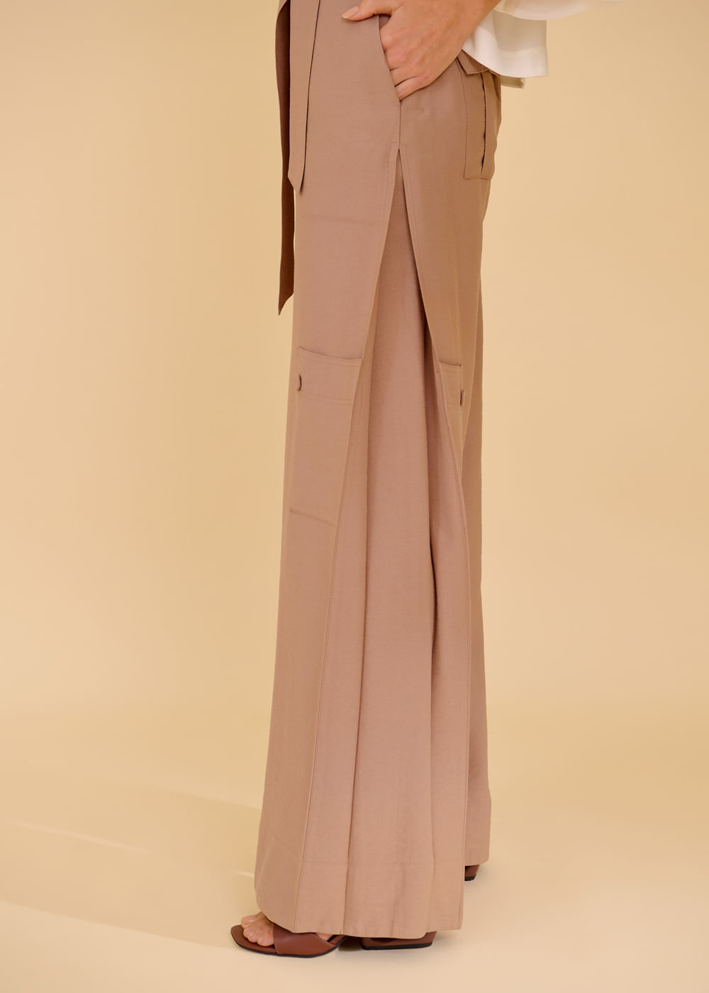 22.23.3615TUL CALÇA PANTALONA PREGAS  LATERAIS - HIGHLINE