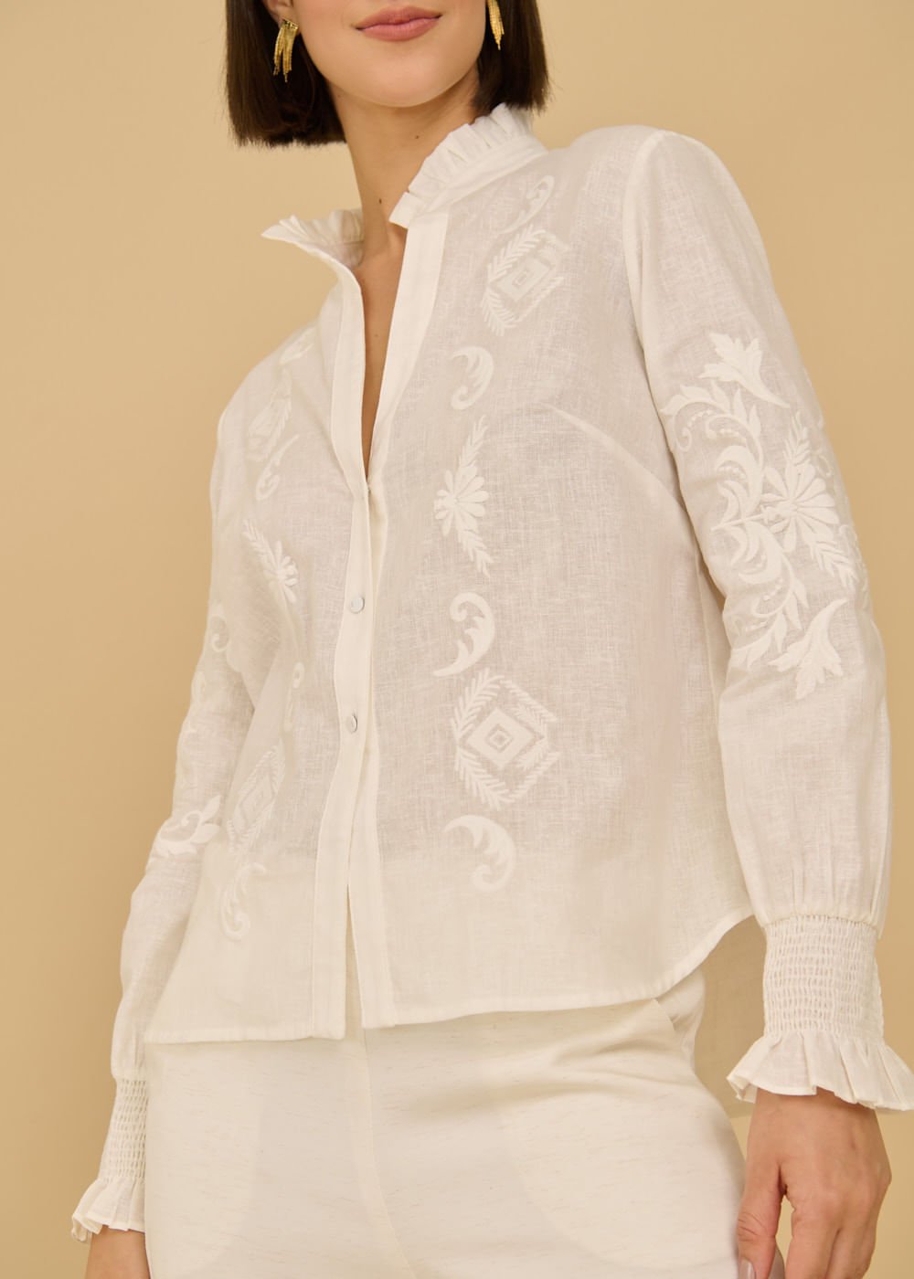 55.40.3606OFW CAMISA BORDADA DECOTE V