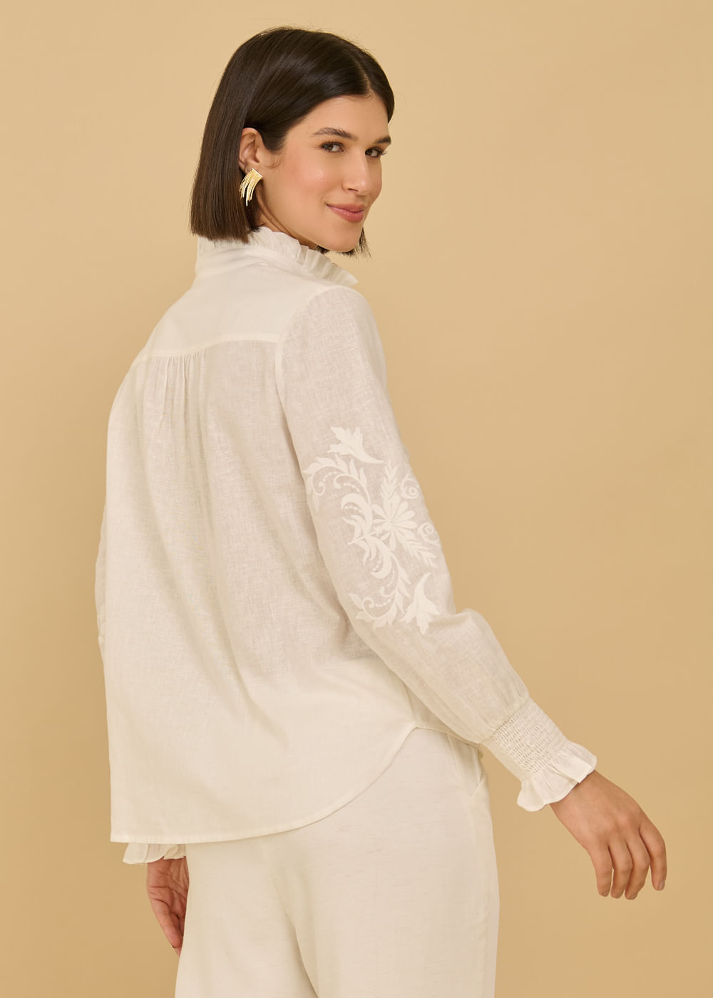 55.40.3606OFW CAMISA BORDADA DECOTE V