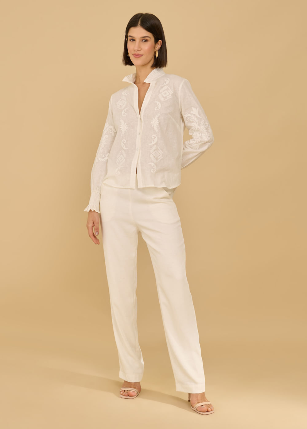 55.40.3606OFW CAMISA BORDADA DECOTE V