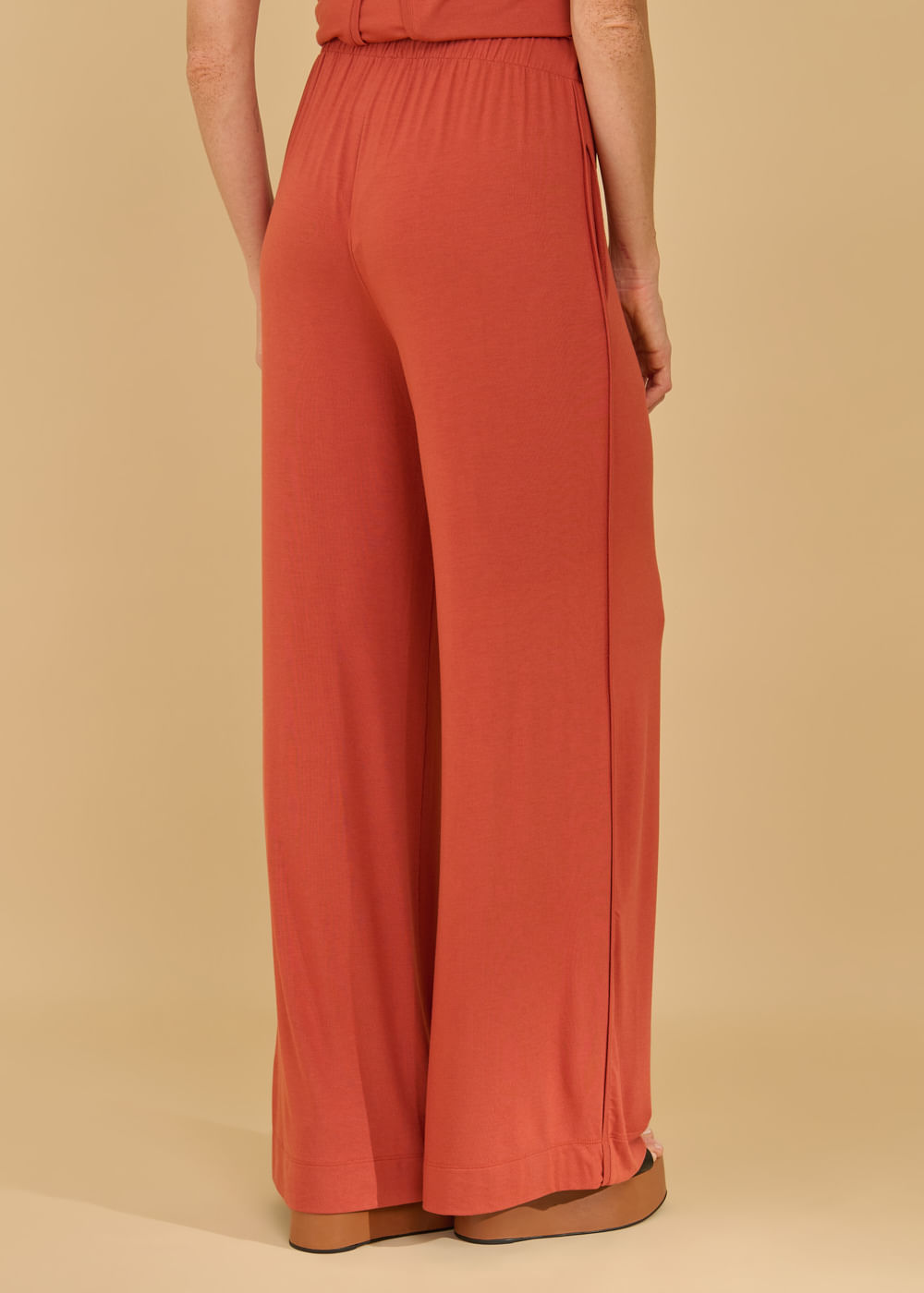 62.30.3613TRC CALÇA MALHA COM DETALHES EM VIVO