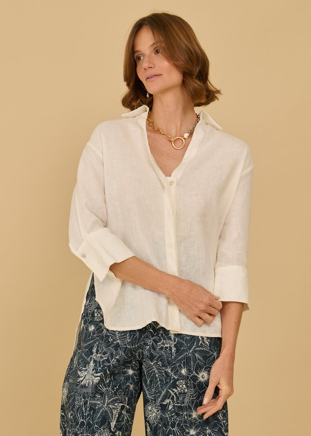 55.40.3607OFW CAMISA OVERSIZED MANGA 7/8 EM LINHO