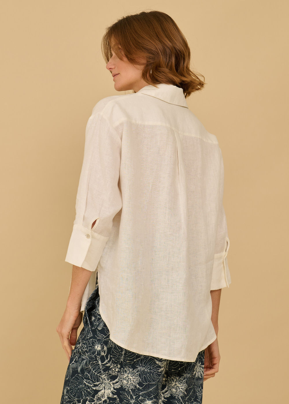 55.40.3607OFW CAMISA OVERSIZED MANGA 7/8 EM LINHO