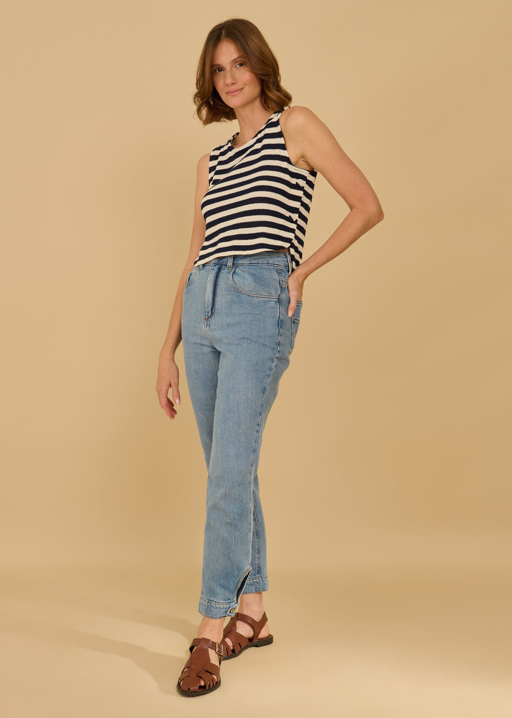 69.60.3606LIS CROPPED LISTRADO DETALHE BOTÕES NAS LATERAIS