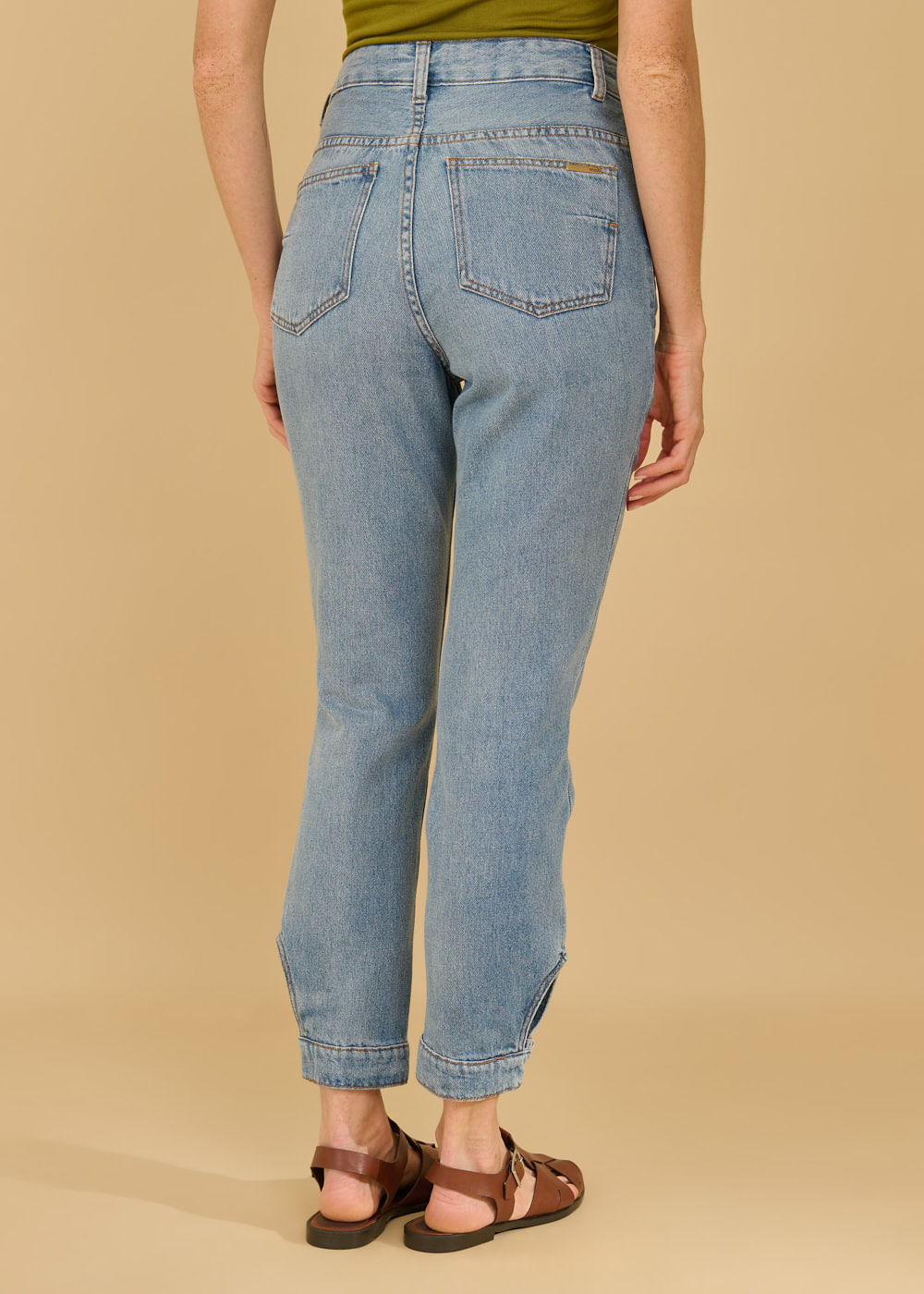 12.24.3602DEL CALÇA JEANS MOM ABOTOAMENTO NA BARRA