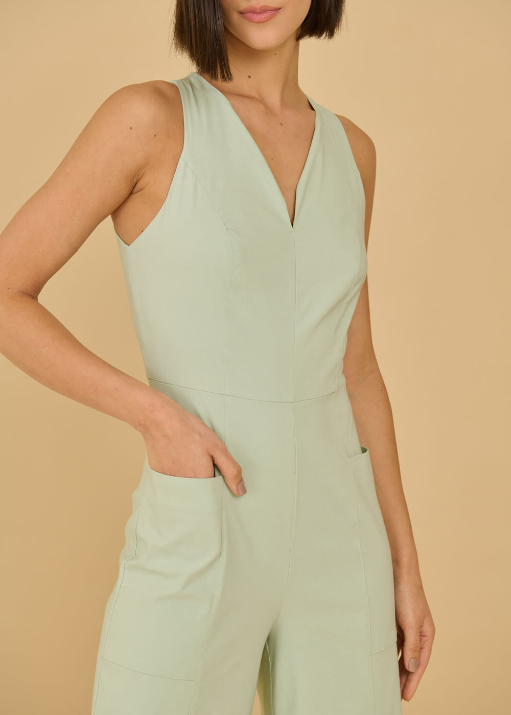 23.80.3610CPL MACACÃO ALFAIATARIA DECOTE V