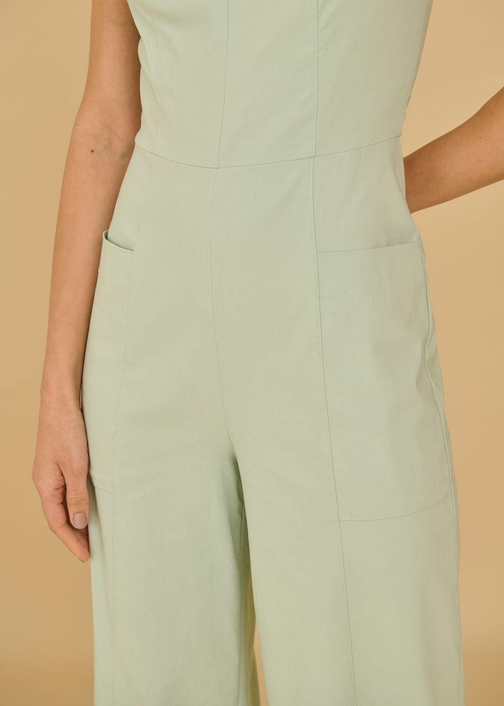 23.80.3610CPL MACACÃO ALFAIATARIA DECOTE V