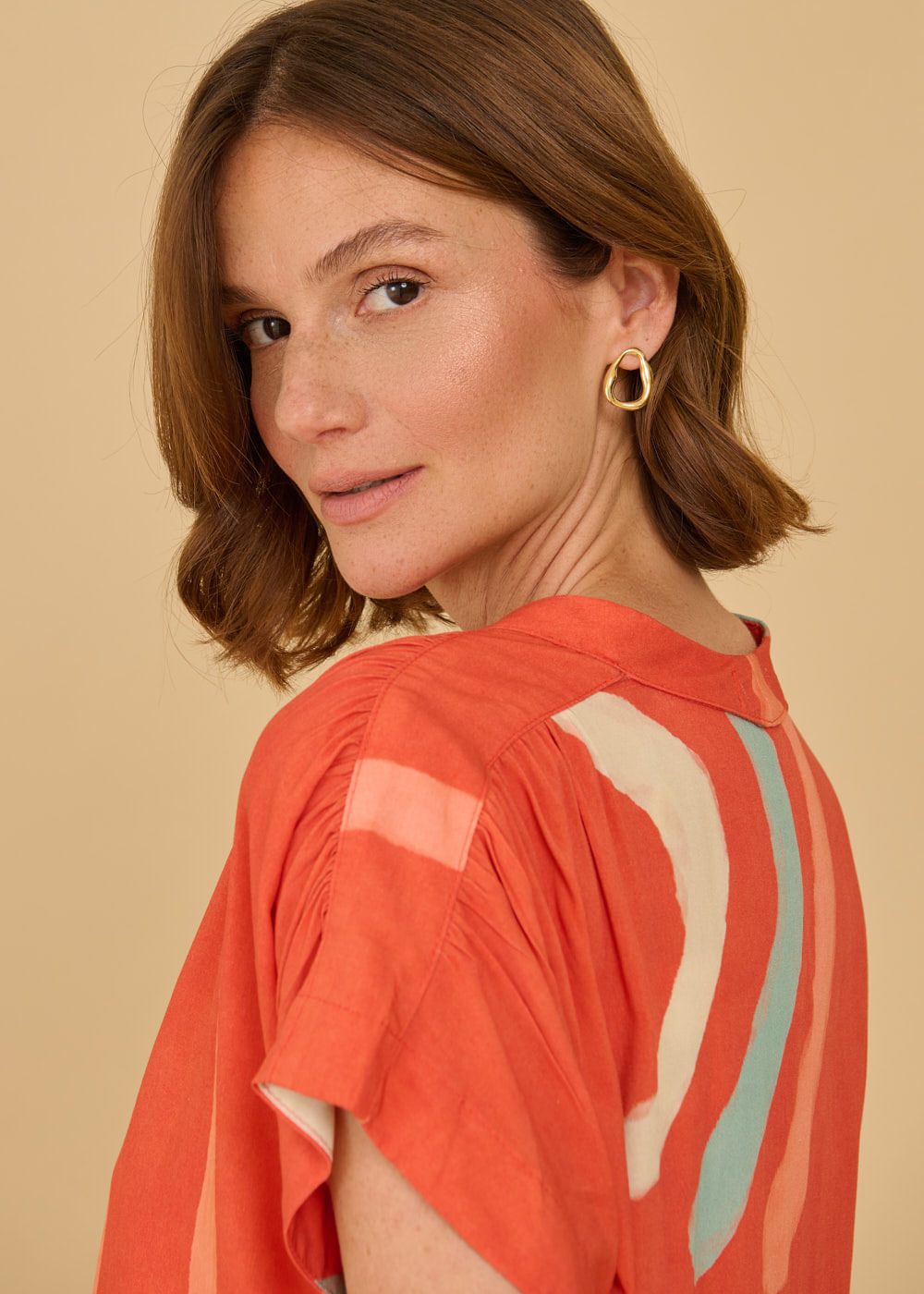 75.40.3617DOU BRINCO VAZADO FORMATO ORGÂNICO