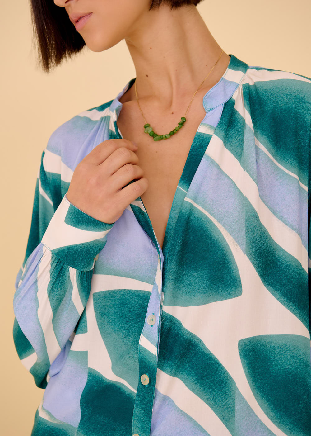 55.20.3608EST CAMISA ALONGADA ESTAMPA GREEN WAVES