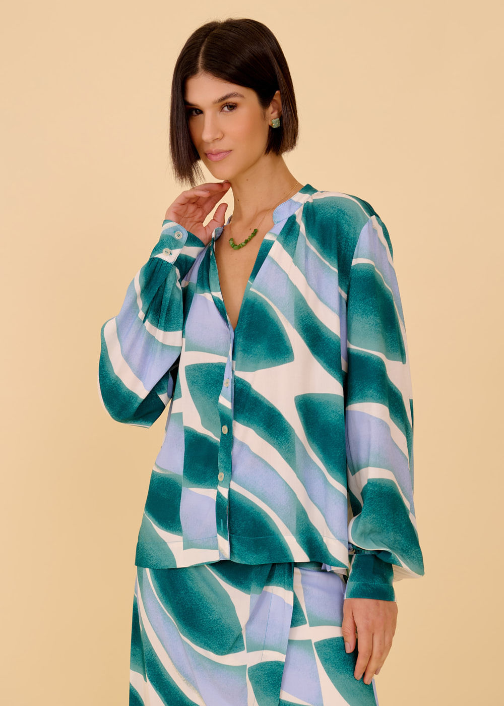 55.20.3608EST CAMISA ALONGADA ESTAMPA GREEN WAVES