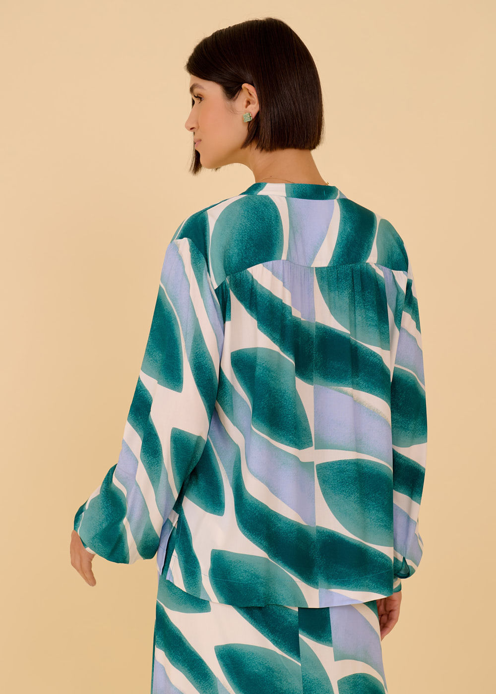 55.20.3608EST CAMISA ALONGADA ESTAMPA GREEN WAVES