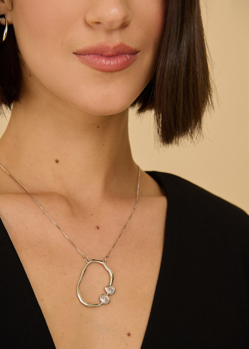 75.00.3631NIQ COLAR PINGENTE COM PEDRAS ZIRCÔNIA