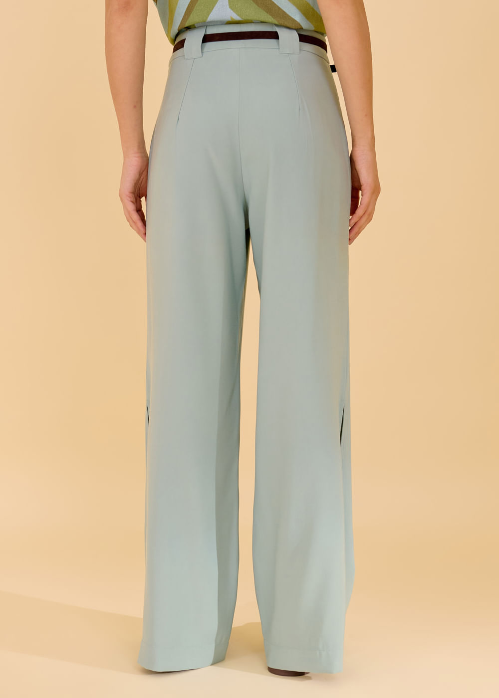 22.22.3601VEA CALÇA ALFAIATARIA C/ FENDA