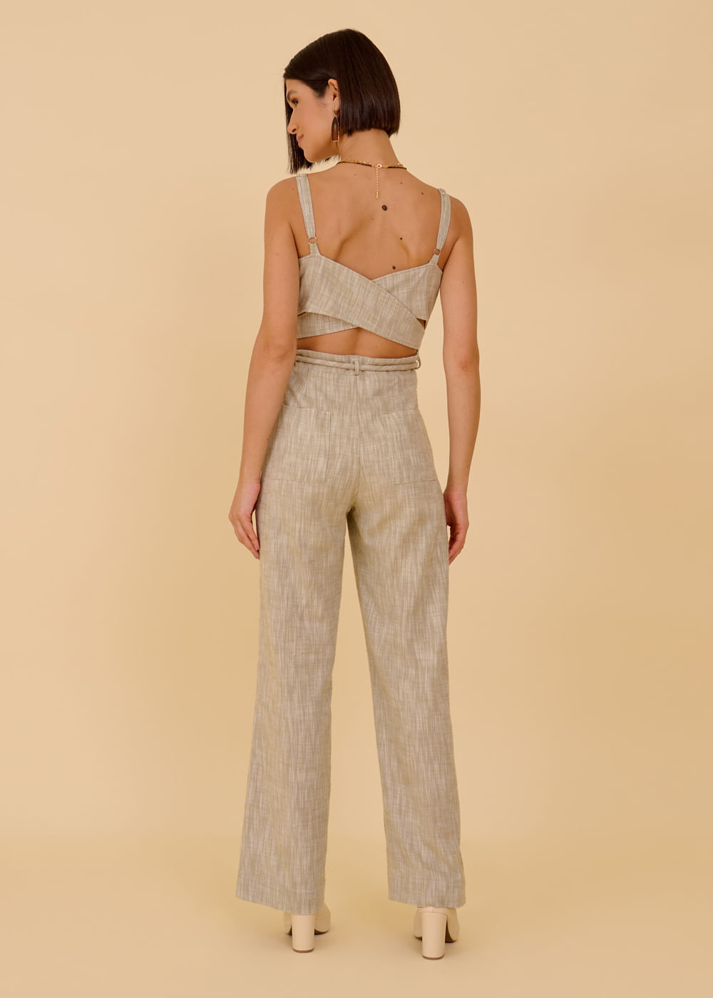 23.80.3609PST MACACÃO PANTALONA COM CINTO ROLOTÊ - HIGHLINE