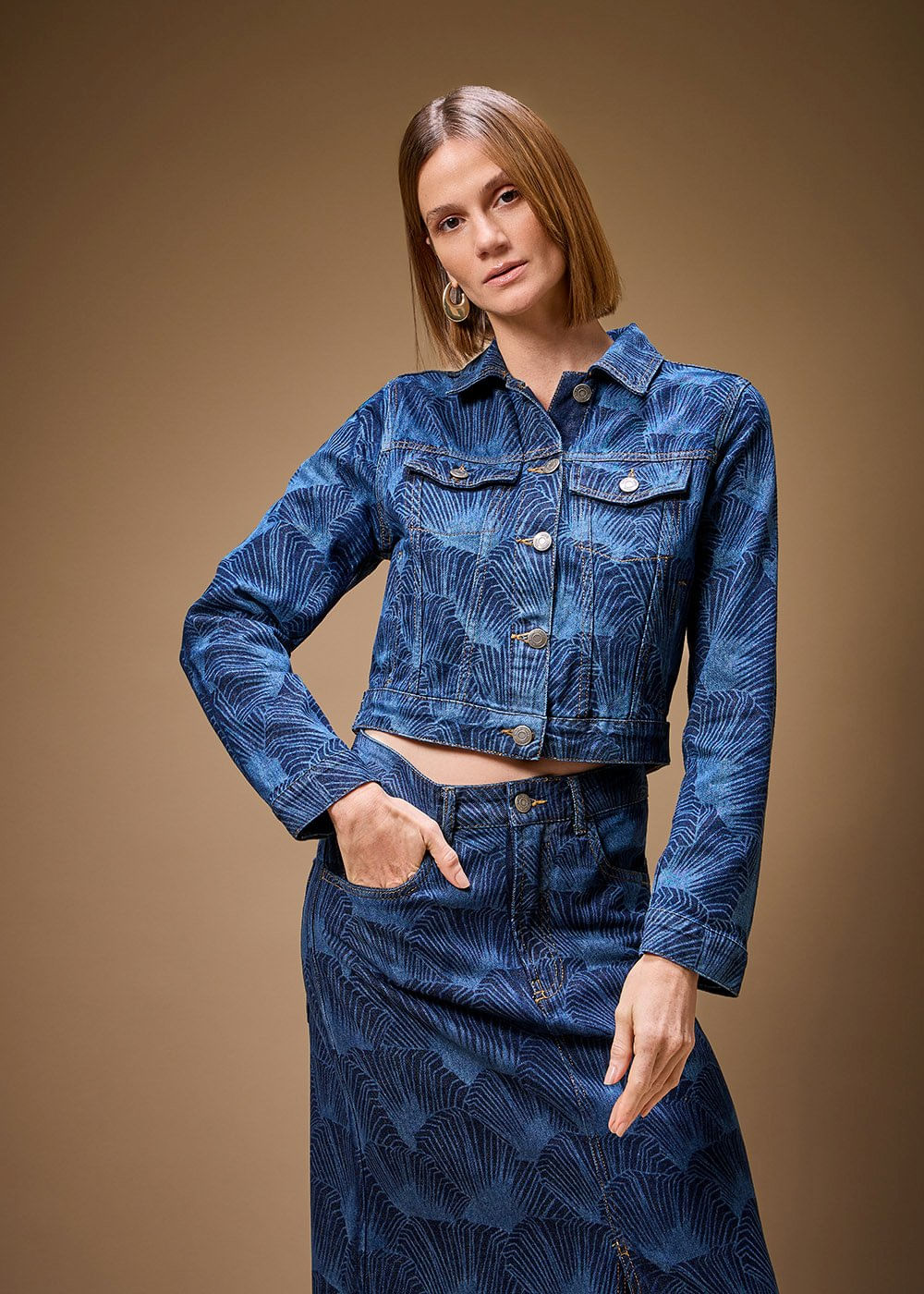 11.30.3702AMA JAQUETA JEANS ESTAMPA LEQUE