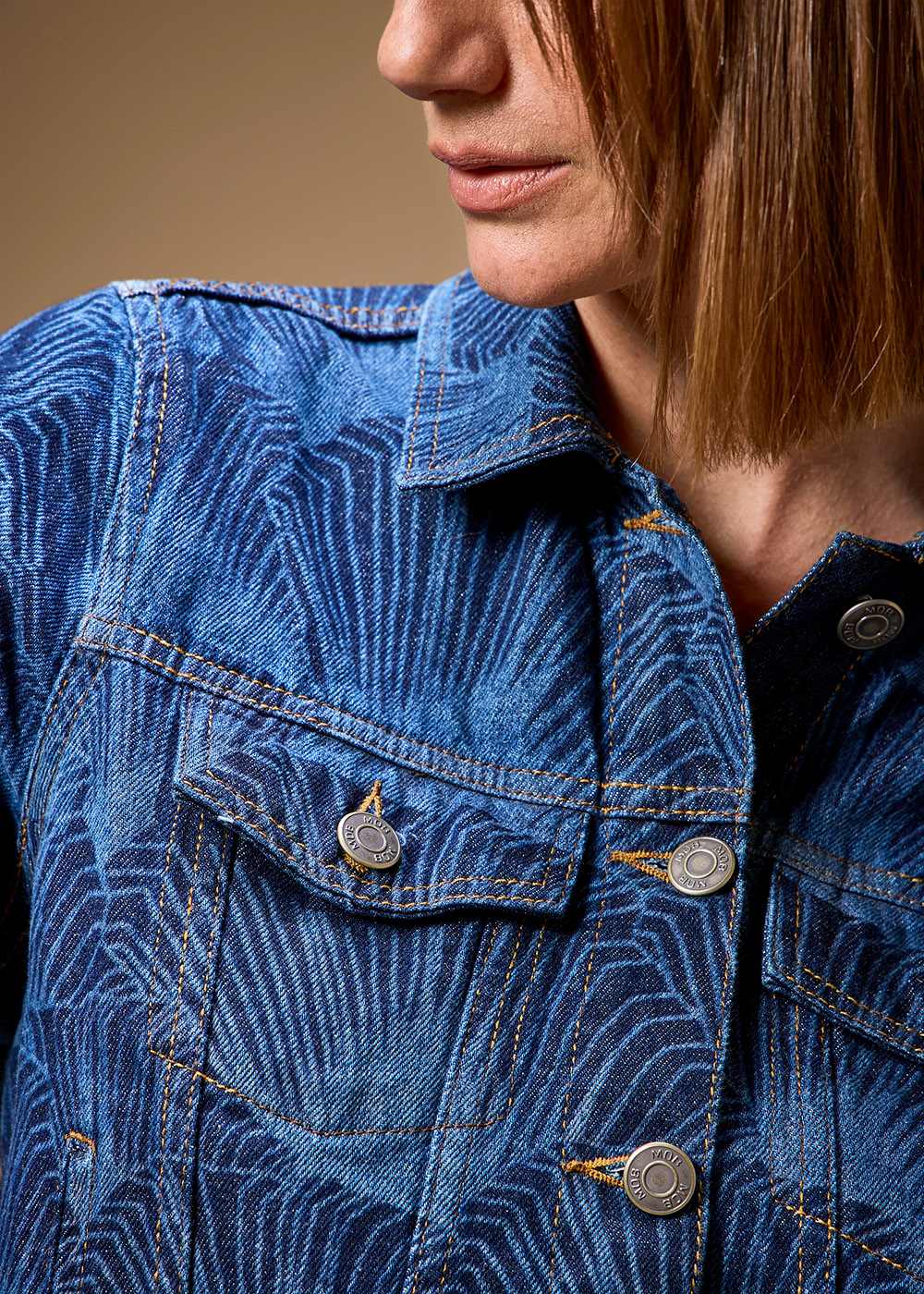 11.30.3702AMA JAQUETA JEANS ESTAMPA LEQUE