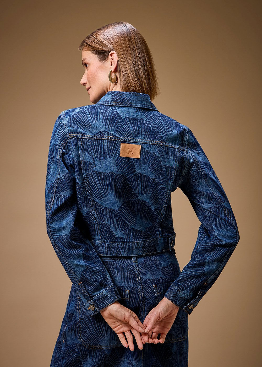 11.30.3702AMA JAQUETA JEANS ESTAMPA LEQUE