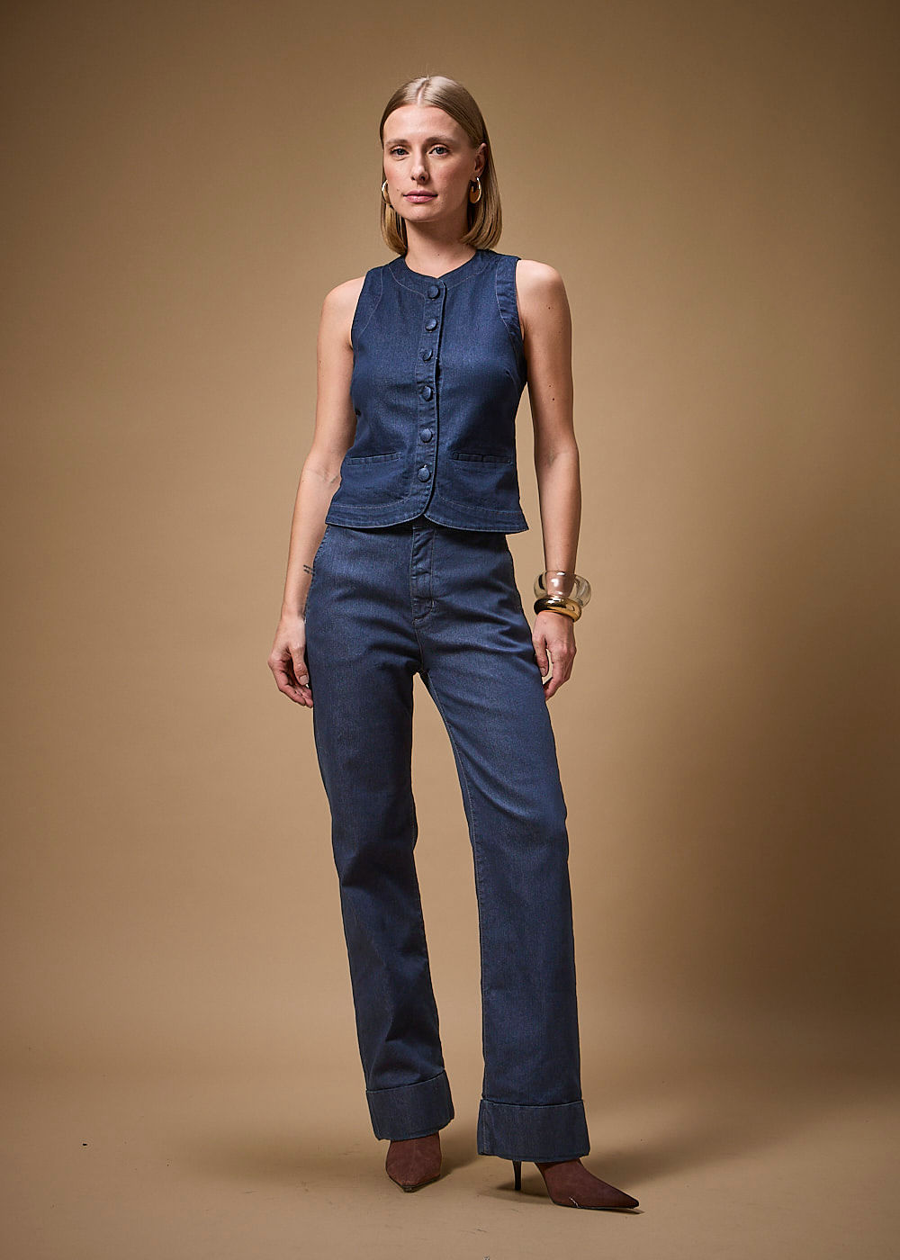 12.21.3703AMA CALÇA JEANS RETA  BOLSO FACA