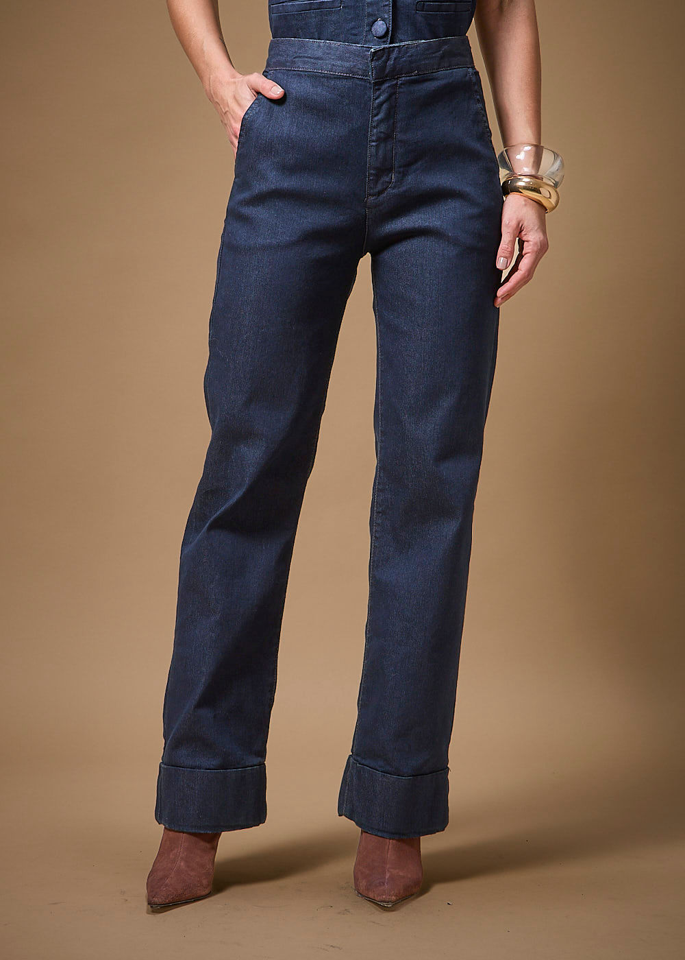 12.21.3703AMA CALÇA JEANS RETA  BOLSO FACA