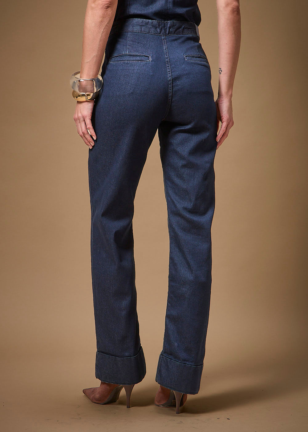 12.21.3703AMA CALÇA JEANS RETA  BOLSO FACA