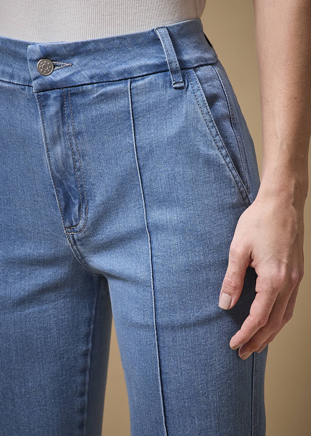 12.22.3701DEL CALÇA JEANS FLARE COM BOLSOS FACA