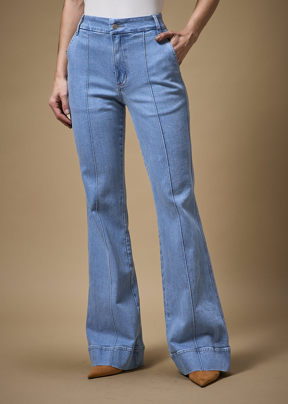 12.22.3701DEL CALÇA JEANS FLARE COM BOLSOS FACA