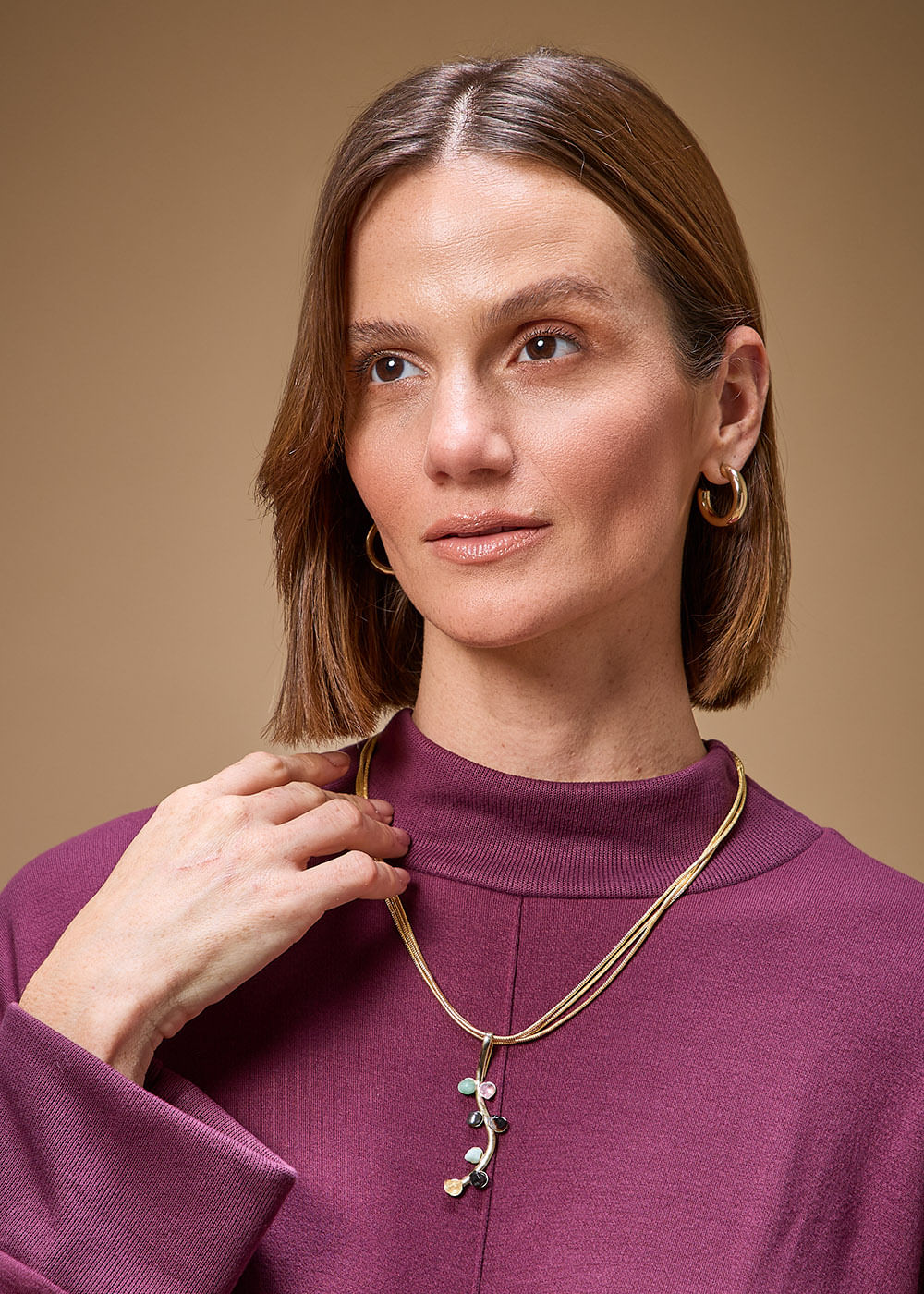 75.00.3712DOU COLAR CORRENTE TRIPLA COM PEDRAS NATURAIS