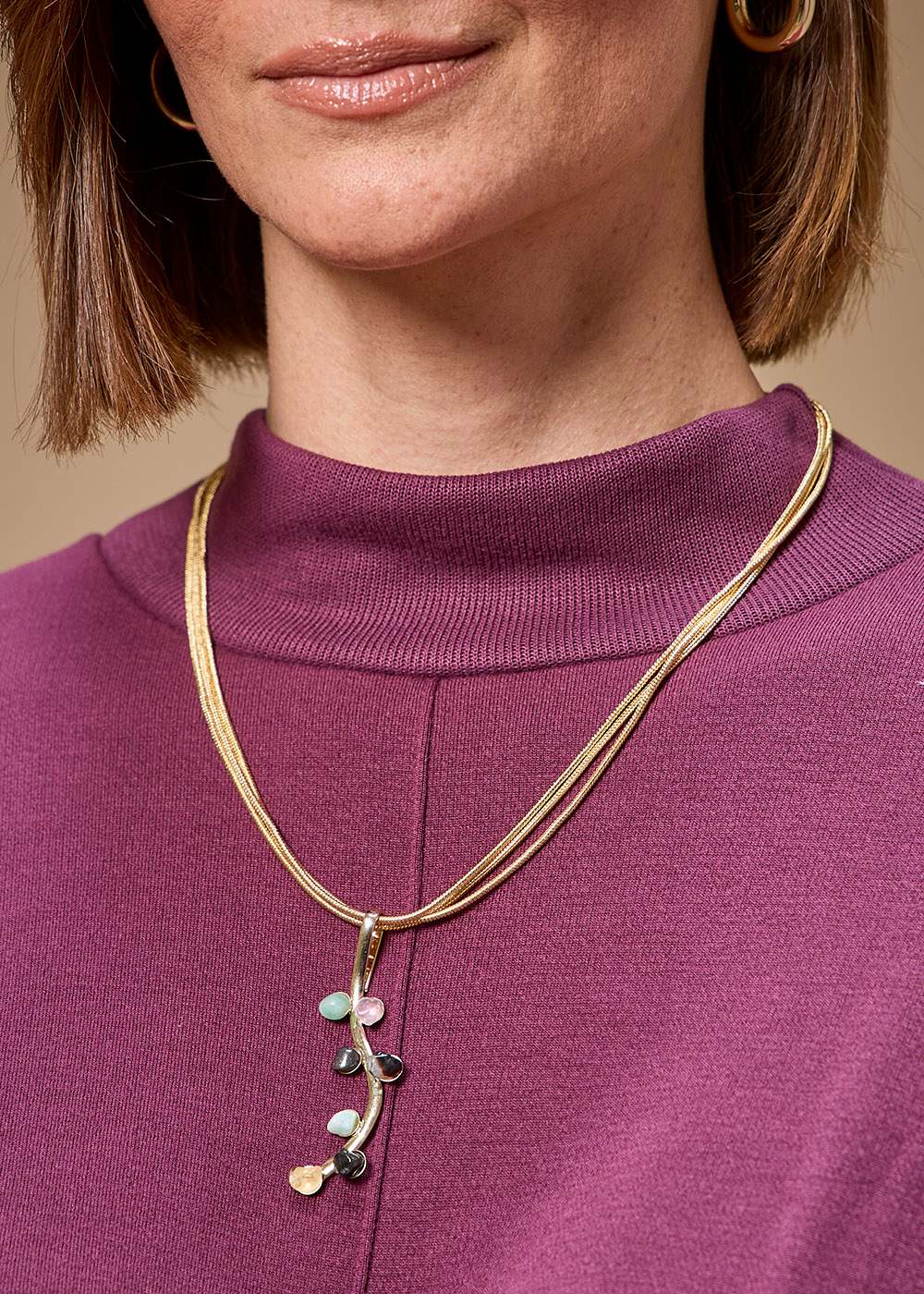 75.00.3712DOU COLAR CORRENTE TRIPLA COM PEDRAS NATURAIS