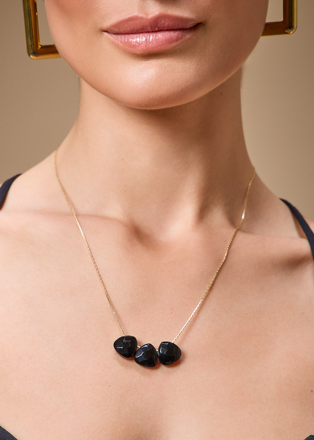 75.00.3713DOU COLAR PINGENTE CRISTAIS PRETOS