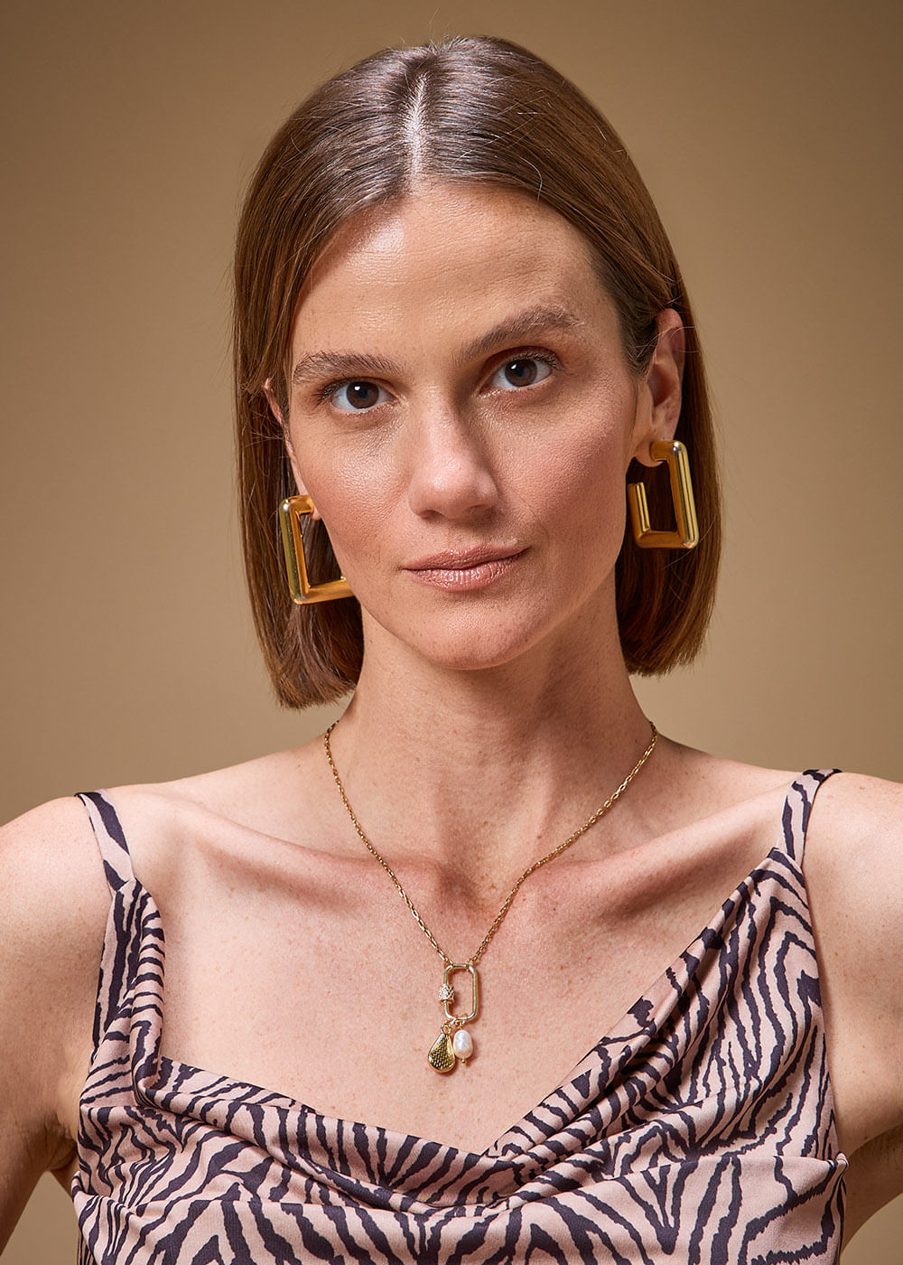 75.00.3737DOU COLAR PÉROLA BARROCA E GOTA DE CRISTAL