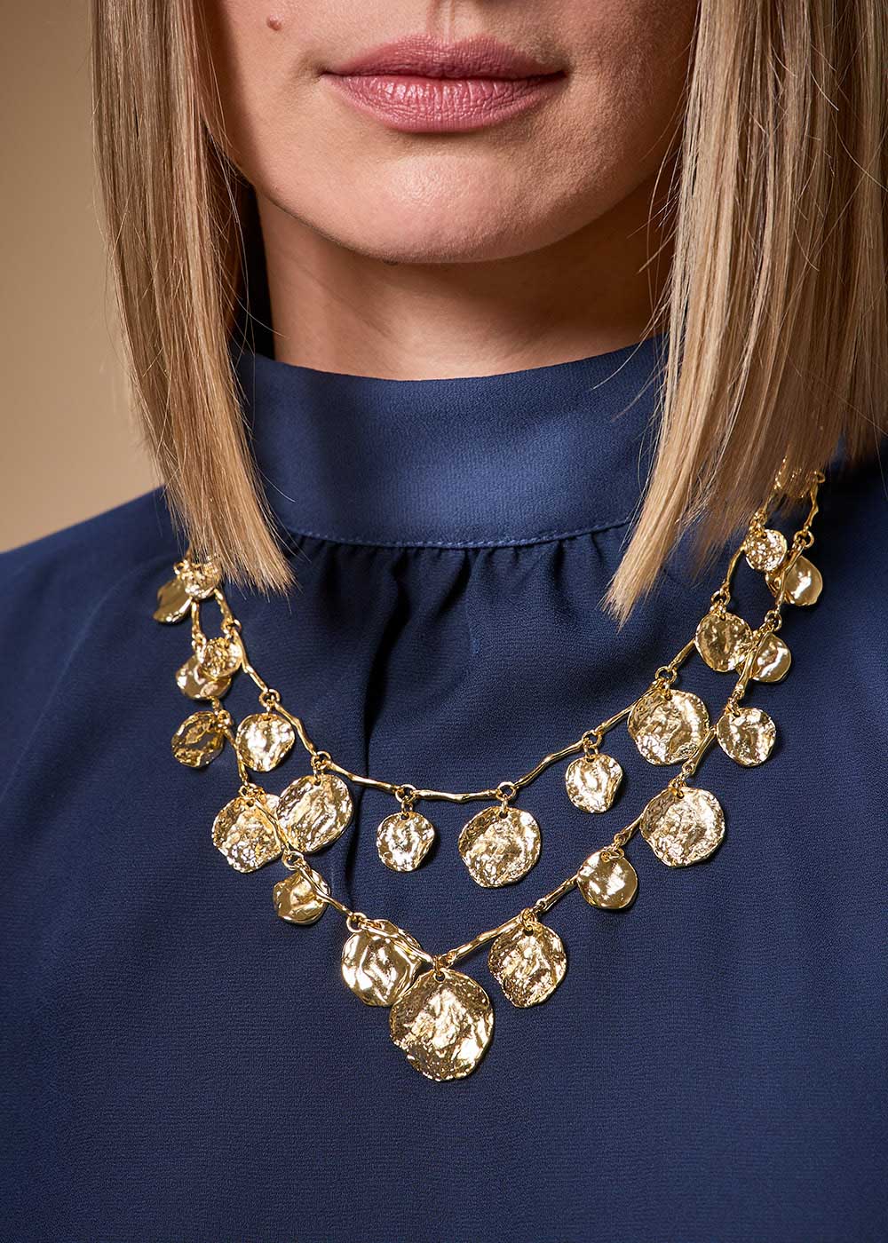 75.00.3749DOU COLAR DUPLO COM MINI MEDALHAS MARTELADAS